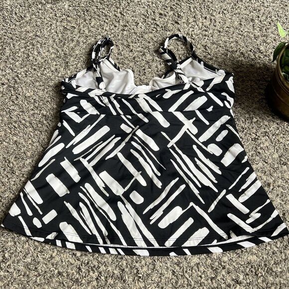 Miraclesuit Women’s Size 12 Tankini Swim Top Black White Twist Knot Underwire - Picture 3 of 6